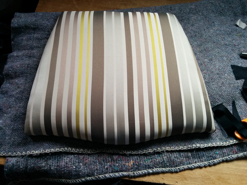 Finished upholstered seat pad.