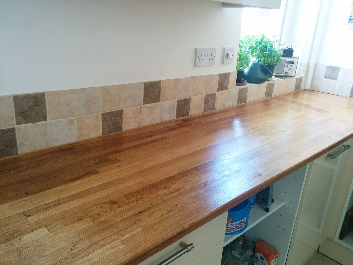 Kitchen worktop after oiling 2