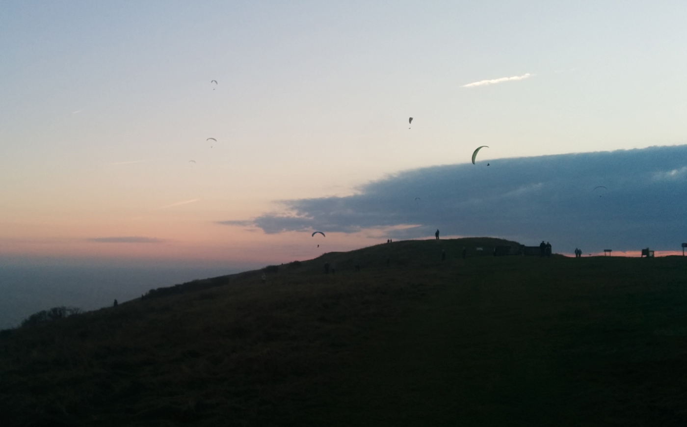 Paragliders still out