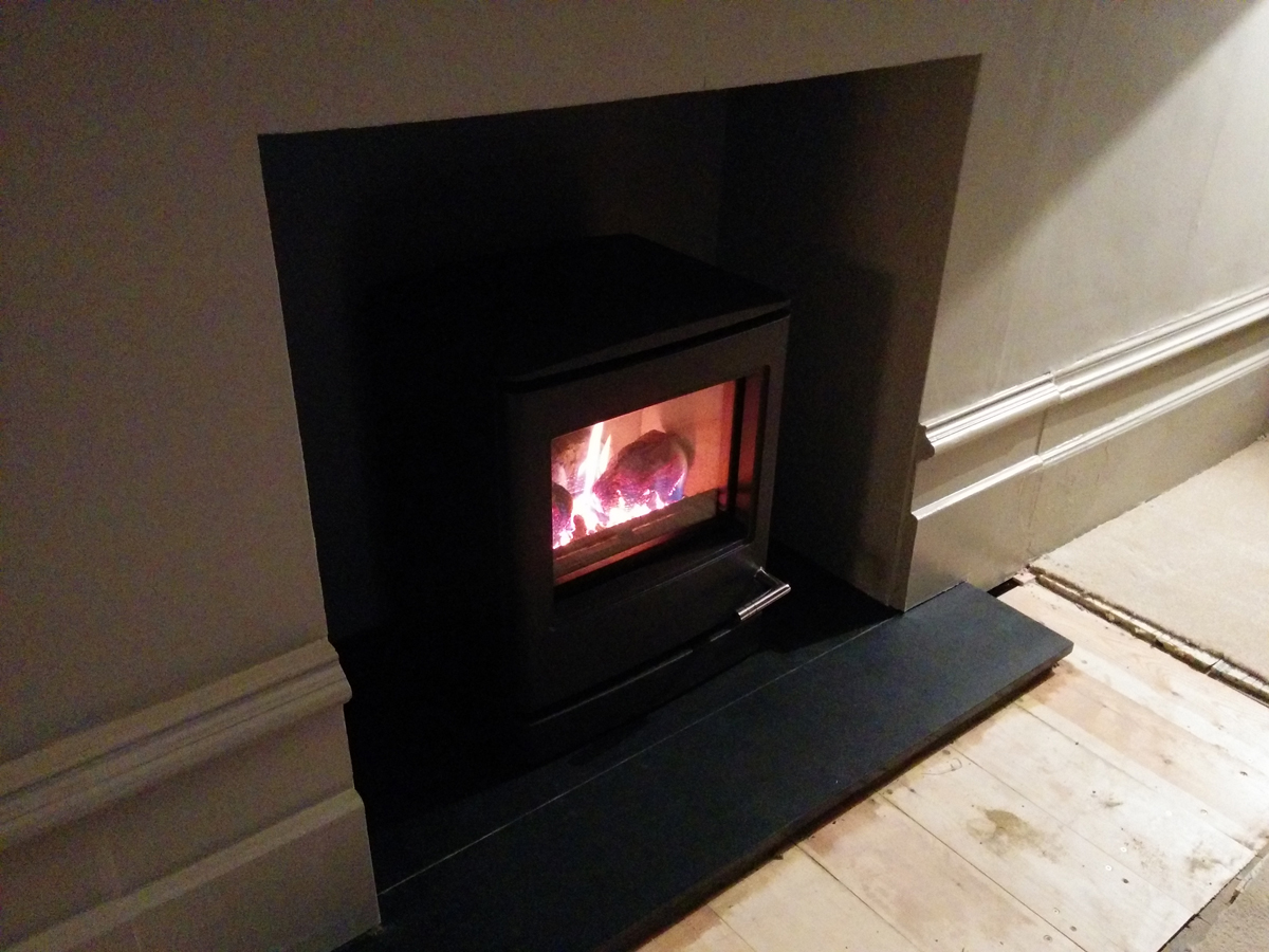 New living room fireplace with gas stove - cosy!